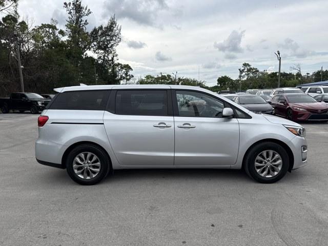 2021 Silky Silver /Gray Kia Sedona (KNDMB5C18M6) with an 6 3.3 L engine, Automatic transmission, located at 27610 S Dixie Hwy, Homestead, FL, 33032, (305) 749-2348, 25.510241, -80.438301 - Delivers 24 Highway MPG and 18 City MPG! This Kia Sedona boasts a Regular Unleaded V-6 3.3 L/204 engine powering this Automatic transmission. SILKY SILVER, CARPETED FLOOR MATS, Variable Intermittent Wipers.* This Kia Sedona Features the Following Options *Urethane Gear Shifter Material, Trip Compute - Photo#5