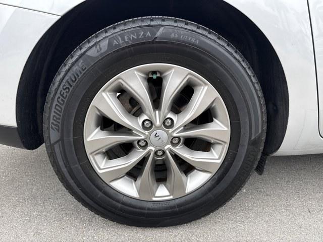 2021 Silky Silver /Gray Kia Sedona (KNDMB5C18M6) with an 6 3.3 L engine, Automatic transmission, located at 27610 S Dixie Hwy, Homestead, FL, 33032, (305) 749-2348, 25.510241, -80.438301 - Delivers 24 Highway MPG and 18 City MPG! This Kia Sedona boasts a Regular Unleaded V-6 3.3 L/204 engine powering this Automatic transmission. SILKY SILVER, CARPETED FLOOR MATS, Variable Intermittent Wipers.* This Kia Sedona Features the Following Options *Urethane Gear Shifter Material, Trip Compute - Photo#8