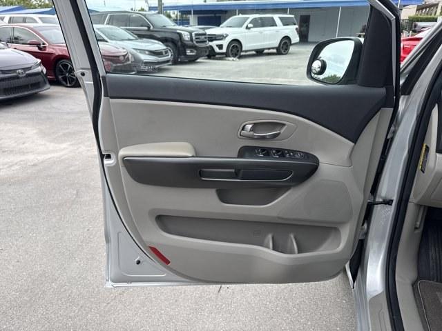2021 Silky Silver /Gray Kia Sedona (KNDMB5C18M6) with an 6 3.3 L engine, Automatic transmission, located at 27610 S Dixie Hwy, Homestead, FL, 33032, (305) 749-2348, 25.510241, -80.438301 - Delivers 24 Highway MPG and 18 City MPG! This Kia Sedona boasts a Regular Unleaded V-6 3.3 L/204 engine powering this Automatic transmission. SILKY SILVER, CARPETED FLOOR MATS, Variable Intermittent Wipers.* This Kia Sedona Features the Following Options *Urethane Gear Shifter Material, Trip Compute - Photo#15
