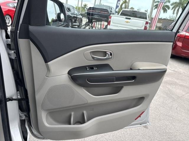 2021 Silky Silver /Gray Kia Sedona (KNDMB5C18M6) with an 6 3.3 L engine, Automatic transmission, located at 27610 S Dixie Hwy, Homestead, FL, 33032, (305) 749-2348, 25.510241, -80.438301 - Delivers 24 Highway MPG and 18 City MPG! This Kia Sedona boasts a Regular Unleaded V-6 3.3 L/204 engine powering this Automatic transmission. SILKY SILVER, CARPETED FLOOR MATS, Variable Intermittent Wipers.* This Kia Sedona Features the Following Options *Urethane Gear Shifter Material, Trip Compute - Photo#17