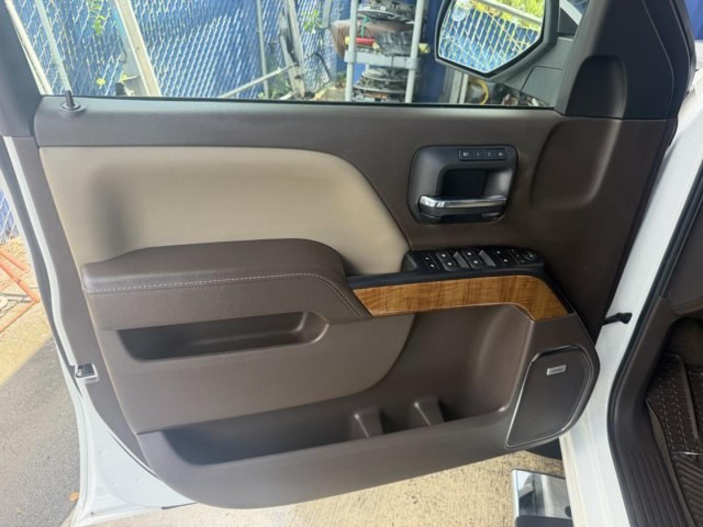 2017 White Frost Tricoat /Cocoa/Dune GMC Sierra 1500 (3GTP1NEC2HG) with an 8 5.3L engine, Automatic transmission, located at 27610 S Dixie Hwy, Homestead, FL, 33032, (305) 749-2348, 25.510241, -80.438301 - KBB.com Brand Image Awards. Only 102,142 Miles! Delivers 23 Highway MPG and 16 City MPG! This GMC Sierra 1500 delivers a Gas V8 5.3L/325 engine powering this Automatic transmission. WIRELESS CHARGING, WHITE FROST TRICOAT, WHEELS, 20 X 9 (50.8 CM X 22.9 CM) POLISHED ALUMINUM.* This GMC Sierra 1500 Fe- Photo#12
