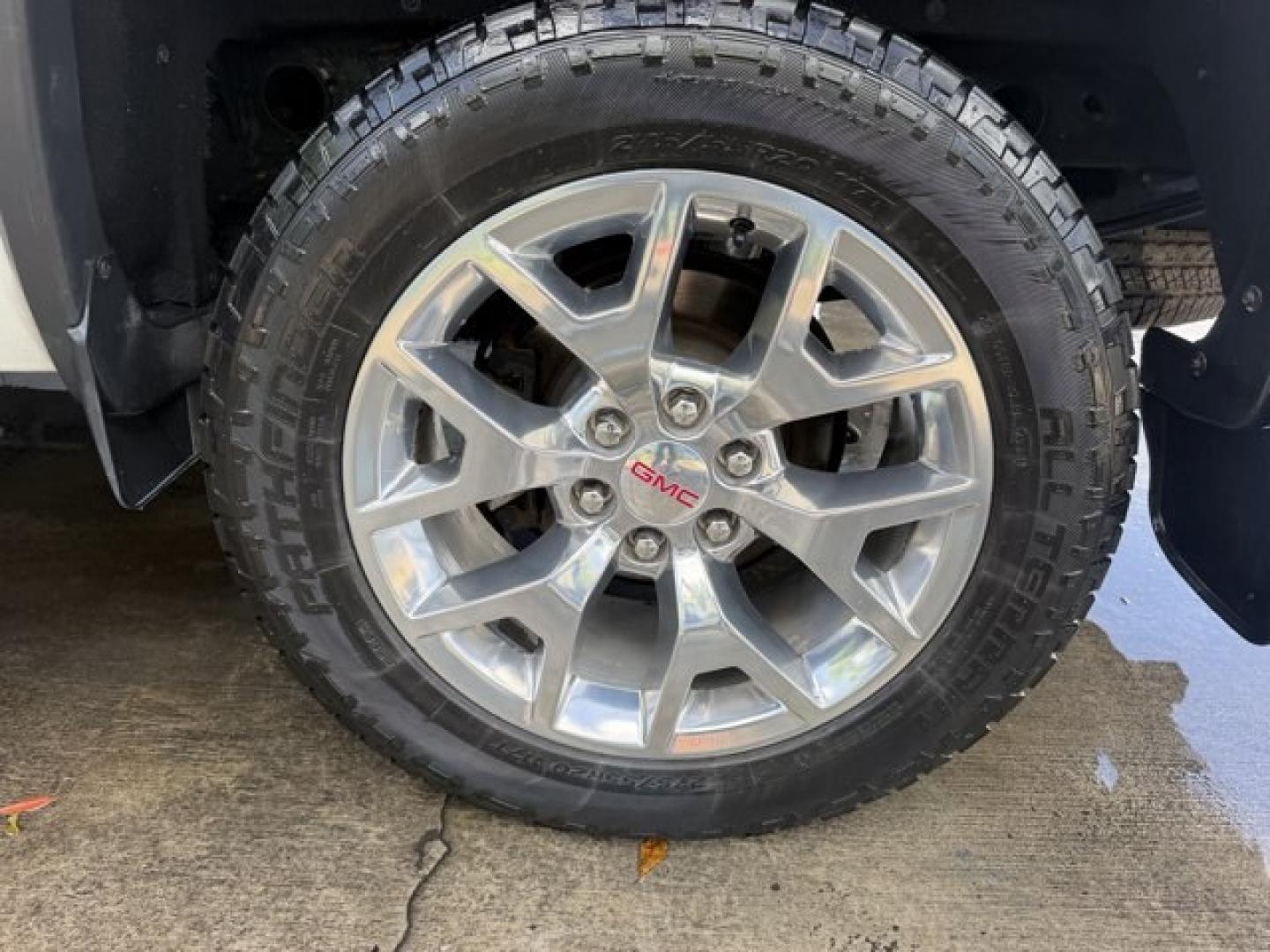 2017 White Frost Tricoat /Cocoa/Dune GMC Sierra 1500 (3GTP1NEC2HG) with an 8 5.3L engine, Automatic transmission, located at 27610 S Dixie Hwy, Homestead, FL, 33032, (305) 749-2348, 25.510241, -80.438301 - KBB.com Brand Image Awards. Only 102,142 Miles! Delivers 23 Highway MPG and 16 City MPG! This GMC Sierra 1500 delivers a Gas V8 5.3L/325 engine powering this Automatic transmission. WIRELESS CHARGING, WHITE FROST TRICOAT, WHEELS, 20 X 9 (50.8 CM X 22.9 CM) POLISHED ALUMINUM.* This GMC Sierra 1500 Fe- Photo#14