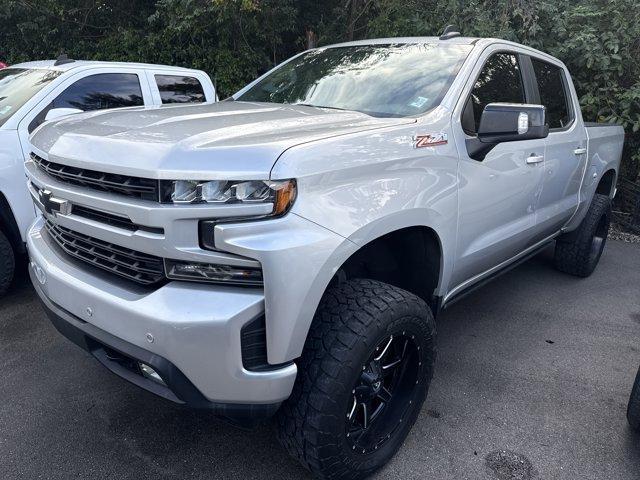 2019 Silver Ice Metallic /Jet Black Chevrolet Silverado 1500 (1GCUYEED1KZ) with an 8 5.3L engine, Automatic transmission, located at 27610 S Dixie Hwy, Homestead, FL, 33032, (305) 749-2348, 25.510241, -80.438301 - Boasts 22 Highway MPG and 16 City MPG! This Chevrolet Silverado 1500 boasts a Gas V8 5.3L/325 engine powering this Automatic transmission. WINDOW, POWER, REAR SLIDING with rear defogger, UNIVERSAL HOME REMOTE, TRANSMISSION, 8-SPEED AUTOMATIC, ELECTRONICALLY CONTROLLED with overdrive and tow/haul mod - Photo#0