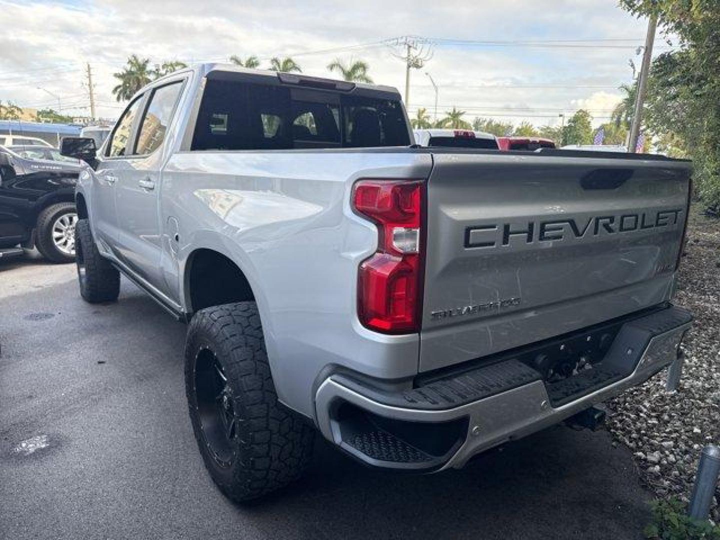 2019 Silver Ice Metallic /Jet Black Chevrolet Silverado 1500 (1GCUYEED1KZ) with an 8 5.3L engine, Automatic transmission, located at 27610 S Dixie Hwy, Homestead, FL, 33032, (305) 749-2348, 25.510241, -80.438301 - Boasts 22 Highway MPG and 16 City MPG! This Chevrolet Silverado 1500 boasts a Gas V8 5.3L/325 engine powering this Automatic transmission. WINDOW, POWER, REAR SLIDING with rear defogger, UNIVERSAL HOME REMOTE, TRANSMISSION, 8-SPEED AUTOMATIC, ELECTRONICALLY CONTROLLED with overdrive and tow/haul mod - Photo#1