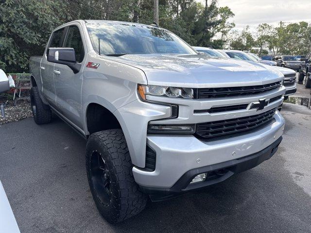 2019 Silver Ice Metallic /Jet Black Chevrolet Silverado 1500 (1GCUYEED1KZ) with an 8 5.3L engine, Automatic transmission, located at 27610 S Dixie Hwy, Homestead, FL, 33032, (305) 749-2348, 25.510241, -80.438301 - Boasts 22 Highway MPG and 16 City MPG! This Chevrolet Silverado 1500 boasts a Gas V8 5.3L/325 engine powering this Automatic transmission. WINDOW, POWER, REAR SLIDING with rear defogger, UNIVERSAL HOME REMOTE, TRANSMISSION, 8-SPEED AUTOMATIC, ELECTRONICALLY CONTROLLED with overdrive and tow/haul mod - Photo#3