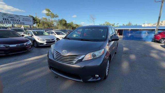 photo of 2015 Toyota Sienna 