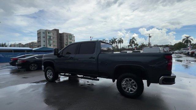 2020 Shadow Gray Metallic /Jet Black Chevrolet Silverado 2500HD (1GC4YLEY6LF) with an 8 6.6L engine, Automatic transmission, located at 27610 S Dixie Hwy, Homestead, FL, 33032, (305) 749-2348, 25.510241, -80.438301 - This Chevrolet Silverado 2500HD boasts a Turbocharged Diesel V8 6.6L/403 engine powering this Automatic transmission. WT CONVENIENCE PACKAGE includes (AQQ) Remote Keyless Entry, (QT5) EZ Lift power lock and release tailgate, (AKO) tinted windows, (C49) rear-window defogger, (K34) cruise control, (DB- Photo#5