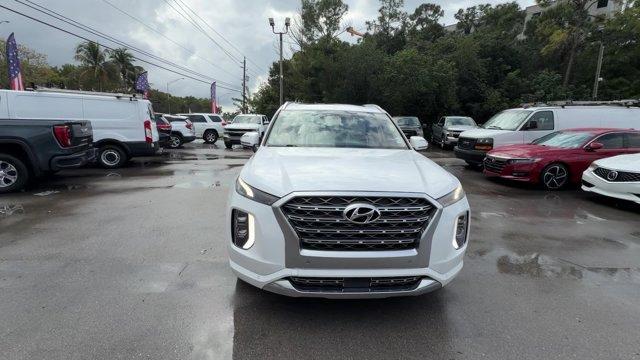 2020 Hyper White /Beige Hyundai Palisade (KM8R5DHE9LU) with an 6 3.8 L engine, Automatic transmission, located at 27610 S Dixie Hwy, Homestead, FL, 33032, (305) 749-2348, 25.510241, -80.438301 - KBB.com 10 Best SUVs Worth Waiting For. Scores 24 Highway MPG and 19 City MPG! This Hyundai Palisade delivers a Regular Unleaded V-6 3.8 L/231 engine powering this Automatic transmission. WHEEL LOCKS, OPTION GROUP 01, FIRST AID KIT.* This Hyundai Palisade Features the Following Options *CARPETED FLO - Photo#7