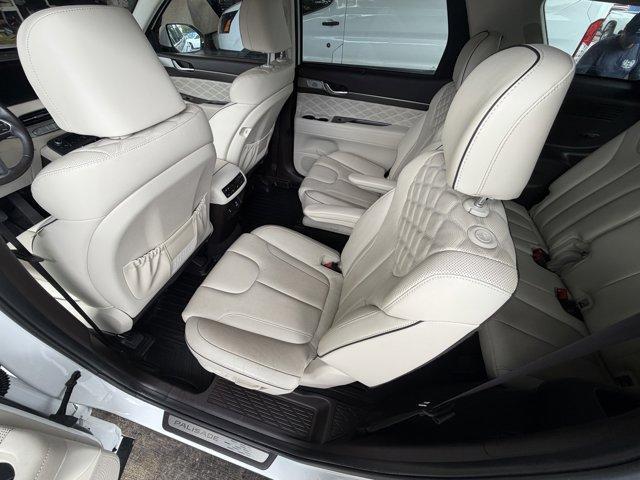 2020 Hyper White /Beige Hyundai Palisade (KM8R5DHE9LU) with an 6 3.8 L engine, Automatic transmission, located at 27610 S Dixie Hwy, Homestead, FL, 33032, (305) 749-2348, 25.510241, -80.438301 - KBB.com 10 Best SUVs Worth Waiting For. Scores 24 Highway MPG and 19 City MPG! This Hyundai Palisade delivers a Regular Unleaded V-6 3.8 L/231 engine powering this Automatic transmission. WHEEL LOCKS, OPTION GROUP 01, FIRST AID KIT.* This Hyundai Palisade Features the Following Options *CARPETED FLO - Photo#12