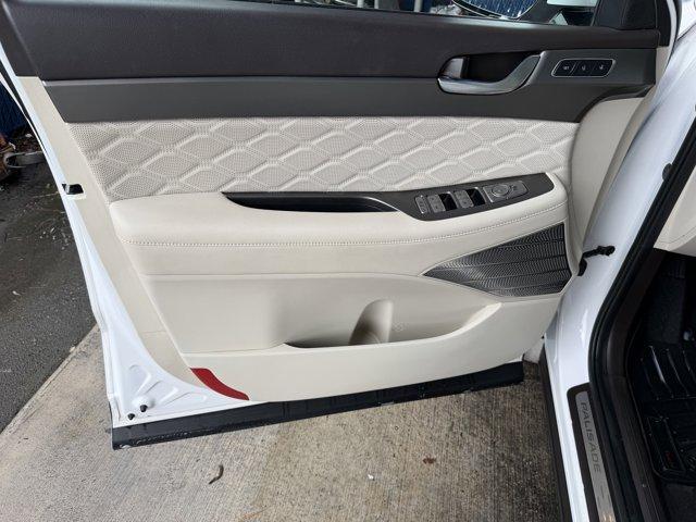 2020 Hyper White /Beige Hyundai Palisade (KM8R5DHE9LU) with an 6 3.8 L engine, Automatic transmission, located at 27610 S Dixie Hwy, Homestead, FL, 33032, (305) 749-2348, 25.510241, -80.438301 - KBB.com 10 Best SUVs Worth Waiting For. Scores 24 Highway MPG and 19 City MPG! This Hyundai Palisade delivers a Regular Unleaded V-6 3.8 L/231 engine powering this Automatic transmission. WHEEL LOCKS, OPTION GROUP 01, FIRST AID KIT.* This Hyundai Palisade Features the Following Options *CARPETED FLO - Photo#13