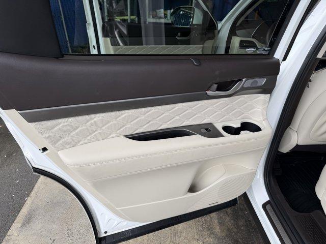 2020 Hyper White /Beige Hyundai Palisade (KM8R5DHE9LU) with an 6 3.8 L engine, Automatic transmission, located at 27610 S Dixie Hwy, Homestead, FL, 33032, (305) 749-2348, 25.510241, -80.438301 - KBB.com 10 Best SUVs Worth Waiting For. Scores 24 Highway MPG and 19 City MPG! This Hyundai Palisade delivers a Regular Unleaded V-6 3.8 L/231 engine powering this Automatic transmission. WHEEL LOCKS, OPTION GROUP 01, FIRST AID KIT.* This Hyundai Palisade Features the Following Options *CARPETED FLO - Photo#14