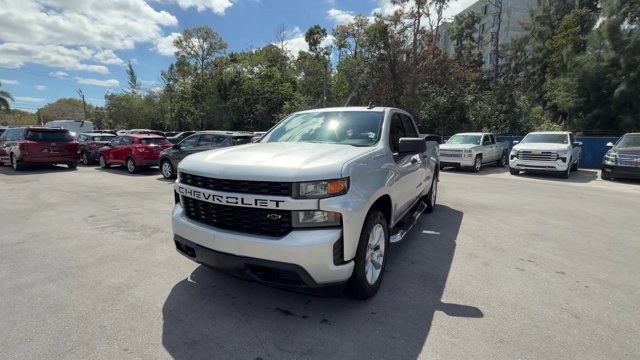 2019 Silver Ice Metallic /Jet Black Chevrolet Silverado 1500 (1GCRWBEF9KZ) with an 8 5.3L engine, Automatic transmission, located at 27610 S Dixie Hwy, Homestead, FL, 33032, (305) 749-2348, 25.510241, -80.438301 - Ward's 10 Best Engines. Scores 21 Highway MPG and 15 City MPG! This Chevrolet Silverado 1500 delivers a Gas V8 5.3L/325 engine powering this Automatic transmission. WHEELS, 20 X 9 (50.8 CM X 22.9 CM) SILVER PAINTED ALUMINUM (STD), TRANSMISSION, 6-SPEED AUTOMATIC, ELECTRONICALLY CONTROLLED (STD), TRA - Photo#0