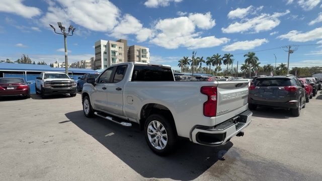 2019 Silver Ice Metallic /Jet Black Chevrolet Silverado 1500 (1GCRWBEF9KZ) with an 8 5.3L engine, Automatic transmission, located at 27610 S Dixie Hwy, Homestead, FL, 33032, (305) 749-2348, 25.510241, -80.438301 - Ward's 10 Best Engines. Scores 21 Highway MPG and 15 City MPG! This Chevrolet Silverado 1500 delivers a Gas V8 5.3L/325 engine powering this Automatic transmission. WHEELS, 20 X 9 (50.8 CM X 22.9 CM) SILVER PAINTED ALUMINUM (STD), TRANSMISSION, 6-SPEED AUTOMATIC, ELECTRONICALLY CONTROLLED (STD), TRA - Photo#2