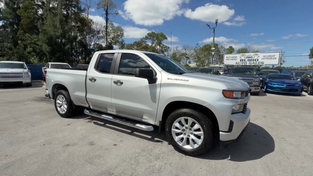 2019 Silver Ice Metallic /Jet Black Chevrolet Silverado 1500 (1GCRWBEF9KZ) with an 8 5.3L engine, Automatic transmission, located at 27610 S Dixie Hwy, Homestead, FL, 33032, (305) 749-2348, 25.510241, -80.438301 - Ward's 10 Best Engines. Scores 21 Highway MPG and 15 City MPG! This Chevrolet Silverado 1500 delivers a Gas V8 5.3L/325 engine powering this Automatic transmission. WHEELS, 20 X 9 (50.8 CM X 22.9 CM) SILVER PAINTED ALUMINUM (STD), TRANSMISSION, 6-SPEED AUTOMATIC, ELECTRONICALLY CONTROLLED (STD), TRA - Photo#6