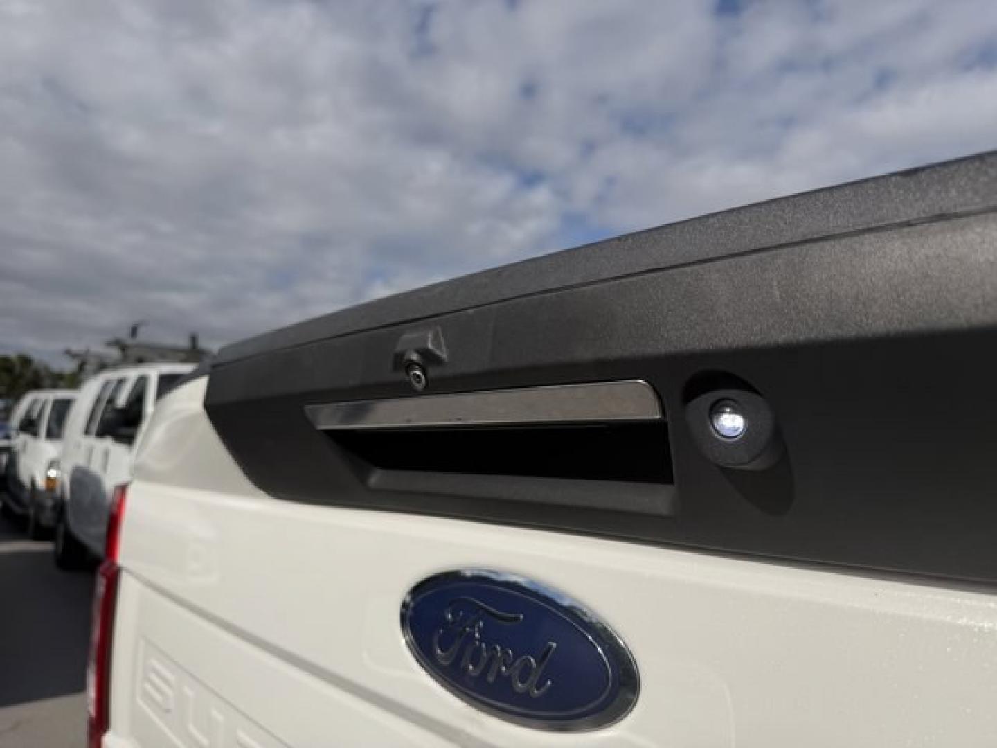 2021 White Ford Super Duty F-350 SRW (1FT8W3BT1ME) with an 8 6.7 L engine, Automatic transmission, located at 27610 S Dixie Hwy, Homestead, FL, 33032, (305) 749-2348, 25.510241, -80.438301 - This Ford Super Duty F-350 SRW boasts a Intercooled Turbo Diesel V-8 6.7 L/406 engine powering this Automatic transmission. Urethane Gear Shifter Material, Trip Computer, Transmission w/Driver Selectable Mode and Oil Cooler.* This Ford Super Duty F-350 SRW Features the Following Options *Trailer Wir - Photo#15