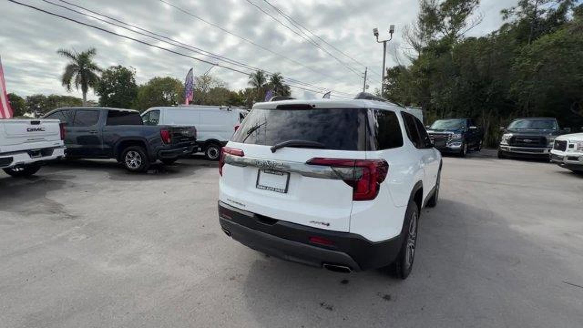 2020 Summit White /Kalahari/Jet Black GMC Acadia (1GKKNLLS9LZ) with an 6 3.6L engine, Automatic transmission, located at 27610 S Dixie Hwy, Homestead, FL, 33032, (305) 749-2348, 25.510241, -80.438301 - Delivers 25 Highway MPG and 18 City MPG! This GMC Acadia boasts a Gas V6 3.6L/222 engine powering this Automatic transmission. TIRES, P235/55R20 ALL-SEASON, H-RATED, BLACKWALL, SUNROOF, DUAL SKYSCAPE 2-PANEL POWER with tilt-sliding front and fixed rear with sunscreen, SUMMIT WHITE.* This GMC Acadia - Photo#4