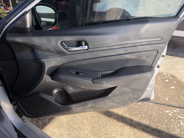 2020 Brilliant Silver Metallic /Charcoal Nissan Altima (1N4BL4BV8LC) with an 4 2.5 L engine, Variable transmission, located at 27610 S Dixie Hwy, Homestead, FL, 33032, (305) 749-2348, 25.510241, -80.438301 - Scores 39 Highway MPG and 28 City MPG! This Nissan Altima boasts a Regular Unleaded I-4 2.5 L/152 engine powering this Variable transmission. CHARCOAL, CLOTH SEAT TRIM, BRILLIANT SILVER METALLIC, [L92] FLOOR MATS and TRUNK MAT.*This Nissan Altima Comes Equipped with These Options *[B10] BODY-COLOR - Photo#13