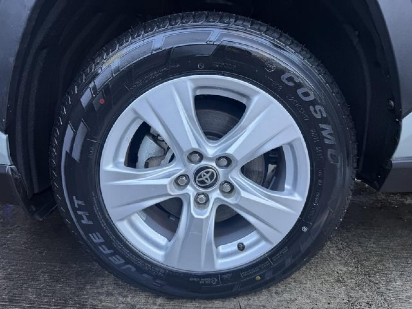 2021 Green Toyota RAV4 (2T3W1RFV4MW) with an 4 2.5 L engine, Automatic transmission, located at 27610 S Dixie Hwy, Homestead, FL, 33032, (305) 749-2348, 25.510241, -80.438301 - Only 29,166 Miles! Boasts 35 Highway MPG and 28 City MPG! This Toyota RAV4 boasts a Regular Unleaded I-4 2.5 L/152 engine powering this Automatic transmission. Wireless Phone Connectivity, Variable Intermittent Wipers, Trip Computer.*This Toyota RAV4 Comes Equipped with These Options *Transmission: - Photo#15