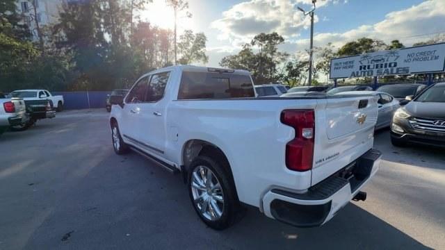 2022 Iridescent Pearl Tricoat /Jet Black Chevrolet Silverado 1500 (3GCPAFET8NG) with an 6 3.0L engine, Automatic transmission, located at 27610 S Dixie Hwy, Homestead, FL, 33032, (305) 749-2348, 25.510241, -80.438301 - Only 45,541 Miles! Delivers 31 Highway MPG and 23 City MPG! This Chevrolet Silverado 1500 delivers a Turbocharged Diesel I6 3.0L/183 engine powering this Automatic transmission. TIRES, 275/50R22SL ALL-SEASON, BLACKWALL, TAILGATE, GATE FUNCTION MANUAL WITH EZ LIFT includes power lock and release, SUN - Photo#2