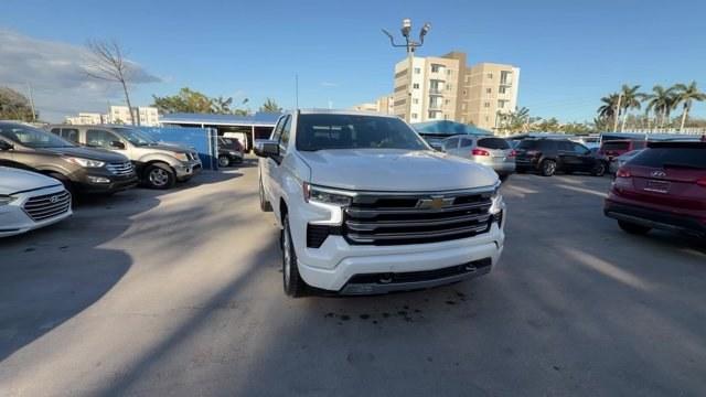 2022 Iridescent Pearl Tricoat /Jet Black Chevrolet Silverado 1500 (3GCPAFET8NG) with an 6 3.0L engine, Automatic transmission, located at 27610 S Dixie Hwy, Homestead, FL, 33032, (305) 749-2348, 25.510241, -80.438301 - Only 45,541 Miles! Delivers 31 Highway MPG and 23 City MPG! This Chevrolet Silverado 1500 delivers a Turbocharged Diesel I6 3.0L/183 engine powering this Automatic transmission. TIRES, 275/50R22SL ALL-SEASON, BLACKWALL, TAILGATE, GATE FUNCTION MANUAL WITH EZ LIFT includes power lock and release, SUN - Photo#7
