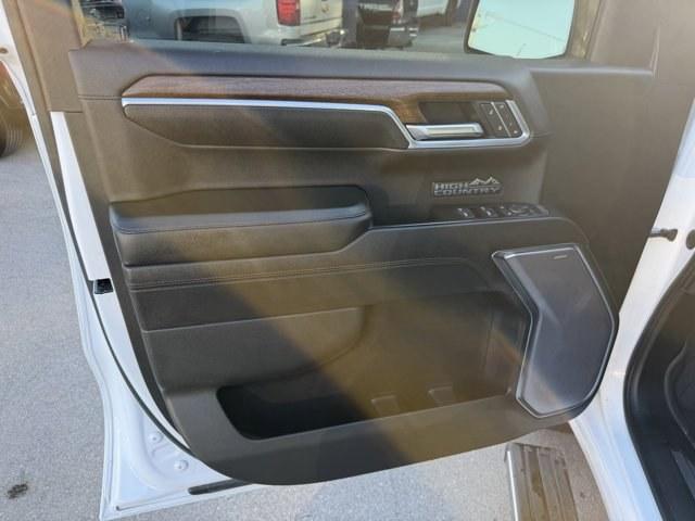 2022 Iridescent Pearl Tricoat /Jet Black Chevrolet Silverado 1500 (3GCPAFET8NG) with an 6 3.0L engine, Automatic transmission, located at 27610 S Dixie Hwy, Homestead, FL, 33032, (305) 749-2348, 25.510241, -80.438301 - Only 45,541 Miles! Delivers 31 Highway MPG and 23 City MPG! This Chevrolet Silverado 1500 delivers a Turbocharged Diesel I6 3.0L/183 engine powering this Automatic transmission. TIRES, 275/50R22SL ALL-SEASON, BLACKWALL, TAILGATE, GATE FUNCTION MANUAL WITH EZ LIFT includes power lock and release, SUN - Photo#10