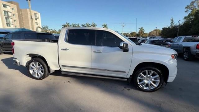 2022 Iridescent Pearl Tricoat /Jet Black Chevrolet Silverado 1500 (3GCPAFET8NG) with an 6 3.0L engine, Automatic transmission, located at 27610 S Dixie Hwy, Homestead, FL, 33032, (305) 749-2348, 25.510241, -80.438301 - Only 45,541 Miles! Delivers 31 Highway MPG and 23 City MPG! This Chevrolet Silverado 1500 delivers a Turbocharged Diesel I6 3.0L/183 engine powering this Automatic transmission. TIRES, 275/50R22SL ALL-SEASON, BLACKWALL, TAILGATE, GATE FUNCTION MANUAL WITH EZ LIFT includes power lock and release, SUN - Photo#5