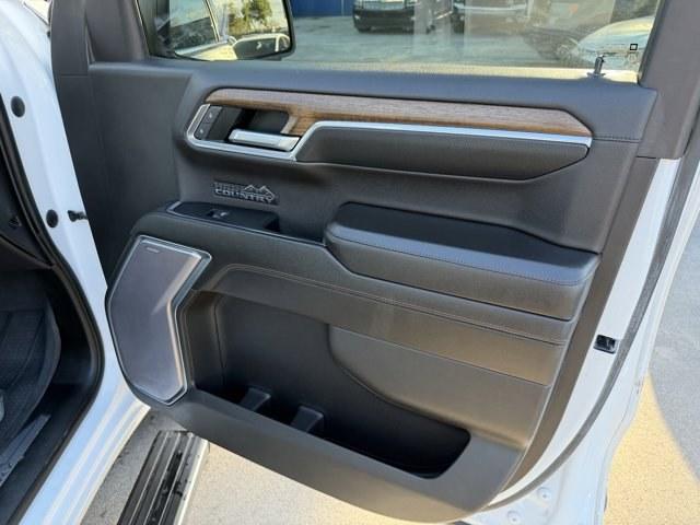 2022 Iridescent Pearl Tricoat /Jet Black Chevrolet Silverado 1500 (3GCPAFET8NG) with an 6 3.0L engine, Automatic transmission, located at 27610 S Dixie Hwy, Homestead, FL, 33032, (305) 749-2348, 25.510241, -80.438301 - Only 45,541 Miles! Delivers 31 Highway MPG and 23 City MPG! This Chevrolet Silverado 1500 delivers a Turbocharged Diesel I6 3.0L/183 engine powering this Automatic transmission. TIRES, 275/50R22SL ALL-SEASON, BLACKWALL, TAILGATE, GATE FUNCTION MANUAL WITH EZ LIFT includes power lock and release, SUN - Photo#14