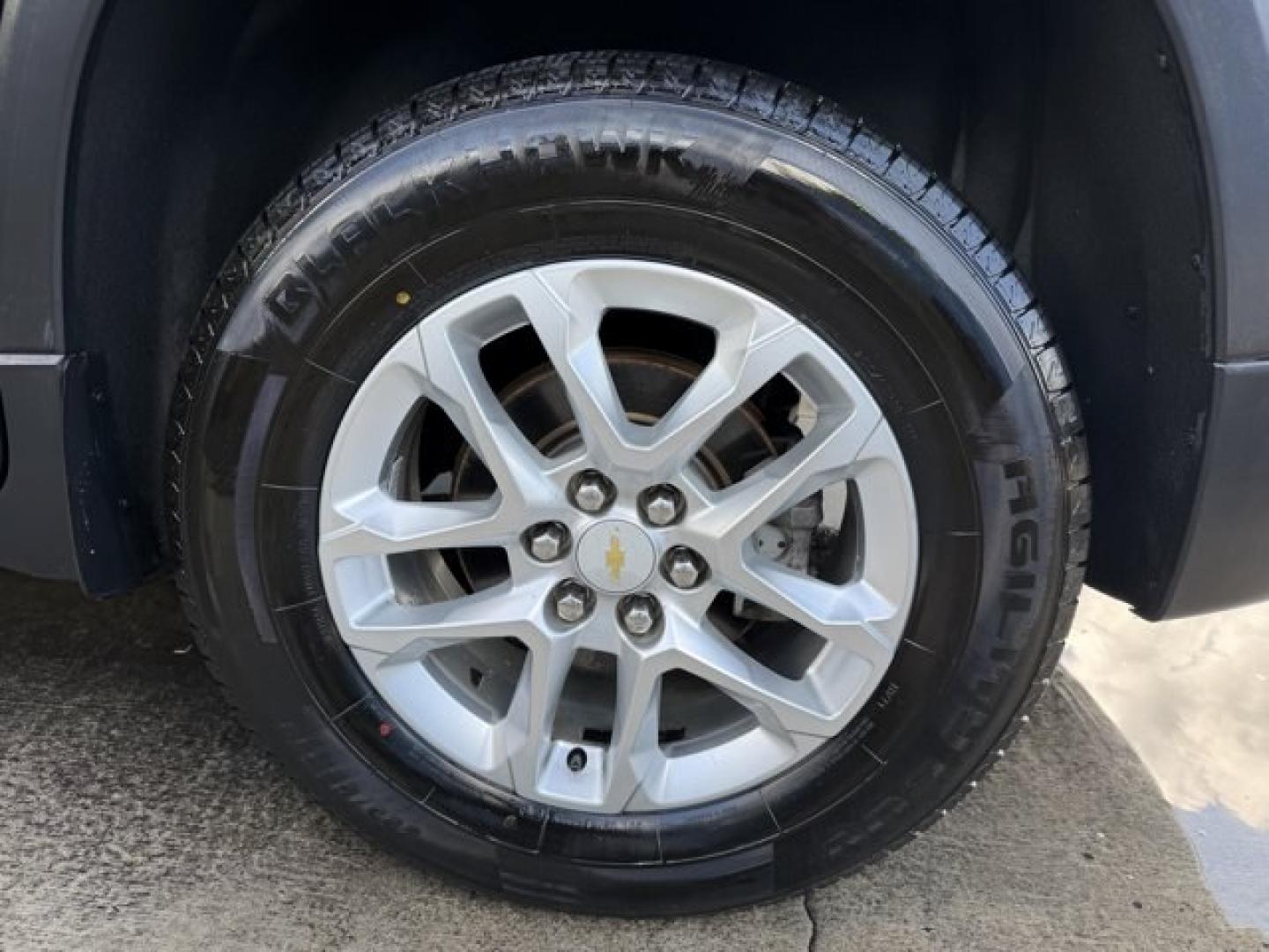 2018 Satin Steel Metallic /Jet Black Chevrolet Traverse (1GNERFKW4JJ) with an 6 3.6L engine, Automatic transmission, located at 27610 S Dixie Hwy, Homestead, FL, 33032, (305) 749-2348, 25.510241, -80.438301 - KBB.com Best Family Cars. Only 95,866 Miles! Boasts 27 Highway MPG and 18 City MPG! This Chevrolet Traverse boasts a Gas V6 3.6L/ engine powering this Automatic transmission. WHEELS, 18 (45.7 CM) BRIGHT SILVER PAINTED ALUMINUM, TRANSMISSION, 9-SPEED AUTOMATIC (STD), TIRES, P255/65R18 ALL-SEASON BLAC - Photo#18