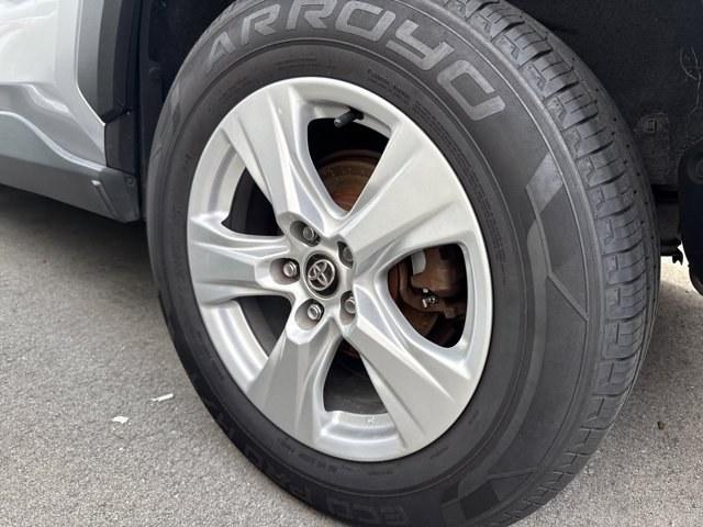 2020 Silver Toyota RAV4 (2T3W1RFV8LW) with an 4 2.5 L engine, Automatic transmission, located at 27610 S Dixie Hwy, Homestead, FL, 33032, (305) 749-2348, 25.510241, -80.438301 - Scores 35 Highway MPG and 28 City MPG! This Toyota RAV4 boasts a Regular Unleaded I-4 2.5 L/152 engine powering this Automatic transmission. Wireless Phone Connectivity, Variable Intermittent Wipers, Urethane Gear Shifter Material.*This Toyota RAV4 Comes Equipped with These Options *Trip Computer, T - Photo#4