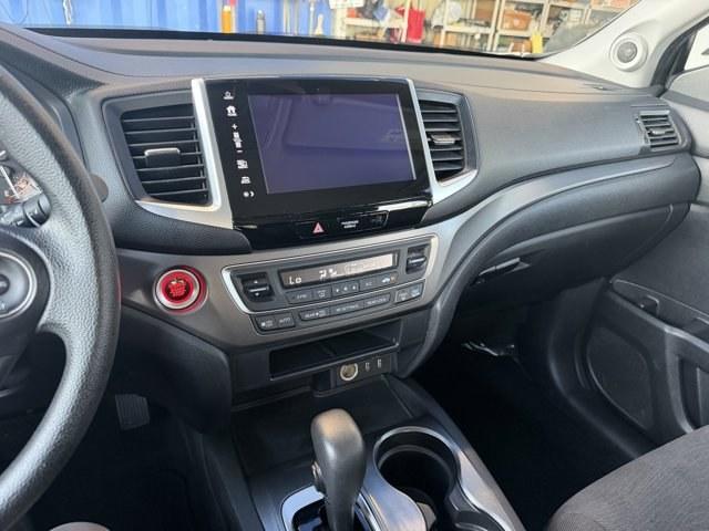 2017 White Honda Pilot (5FNYF6H39HB) with an 6 3.5 L engine, Automatic transmission, located at 27610 S Dixie Hwy, Homestead, FL, 33032, (305) 749-2348, 25.510241, -80.438301 - IIHS Top Safety Pick+. Only 96,081 Miles! Boasts 26 Highway MPG and 18 City MPG! This Honda Pilot boasts a Regular Unleaded V-6 3.5 L/212 engine powering this Automatic transmission. Wireless Phone Connectivity, Window Grid Antenna, Wheels: 18 Alloy.*This Honda Pilot Comes Equipped with These Option - Photo#9