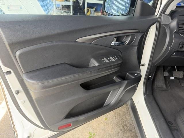 2017 White Honda Pilot (5FNYF6H39HB) with an 6 3.5 L engine, Automatic transmission, located at 27610 S Dixie Hwy, Homestead, FL, 33032, (305) 749-2348, 25.510241, -80.438301 - IIHS Top Safety Pick+. Only 96,081 Miles! Boasts 26 Highway MPG and 18 City MPG! This Honda Pilot boasts a Regular Unleaded V-6 3.5 L/212 engine powering this Automatic transmission. Wireless Phone Connectivity, Window Grid Antenna, Wheels: 18 Alloy.*This Honda Pilot Comes Equipped with These Option - Photo#13