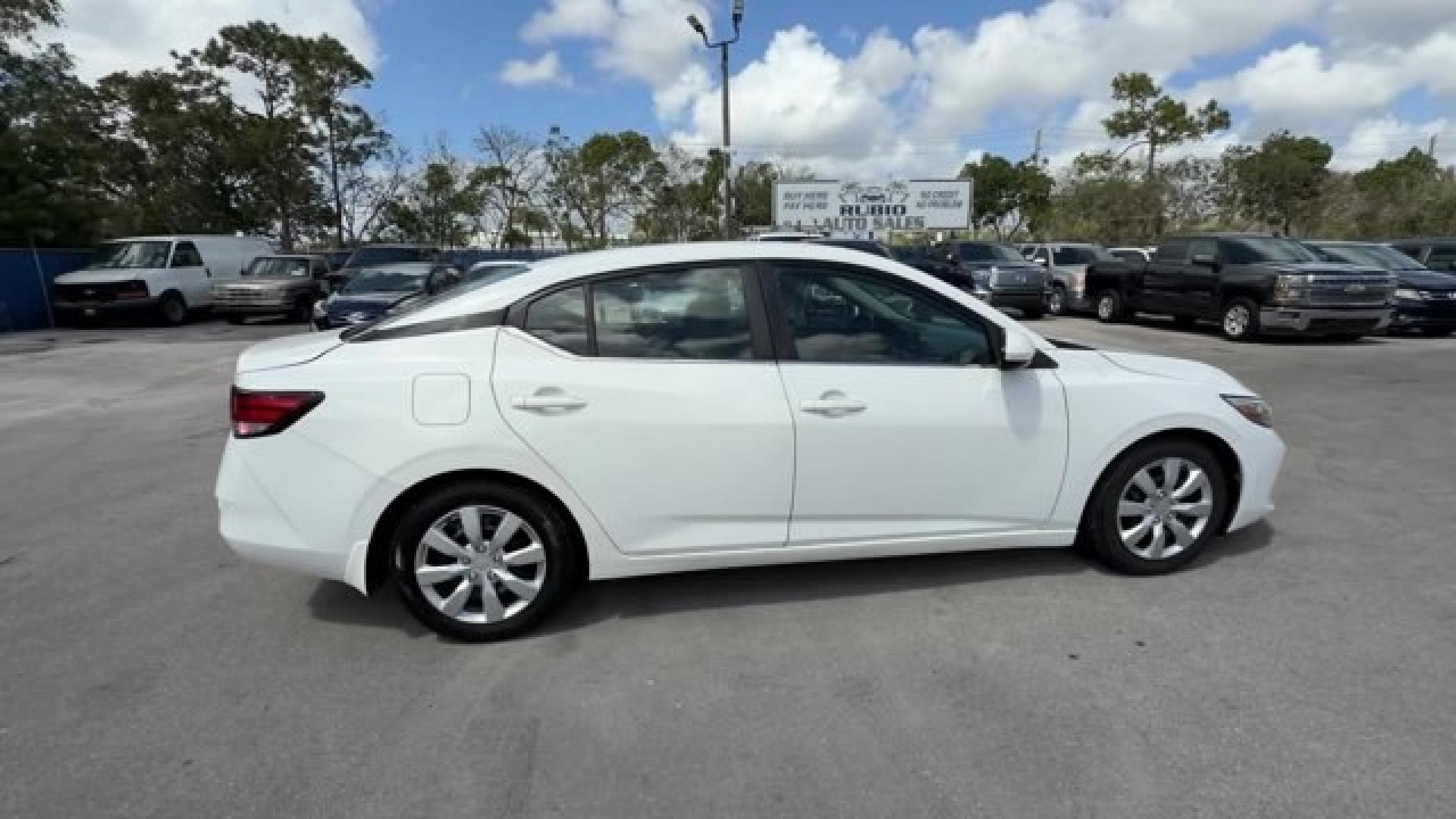 2020 Fresh Powder /Charcoal Nissan Sentra (3N1AB8BV1LY) with an 4 2.0 L engine, Variable transmission, located at 27610 S Dixie Hwy, Homestead, FL, 33032, (305) 749-2348, 25.510241, -80.438301 - Delivers 39 Highway MPG and 29 City MPG! This Nissan Sentra boasts a Regular Unleaded I-4 2.0 L/122 engine powering this Variable transmission. FRESH POWDER, CHARCOAL, CLOTH SEAT TRIM, [L92] CARPETED FLOOR MATS W/TRUNK MAT.* This Nissan Sentra Features the Following Options *Wireless Phone Connectiv - Photo#5