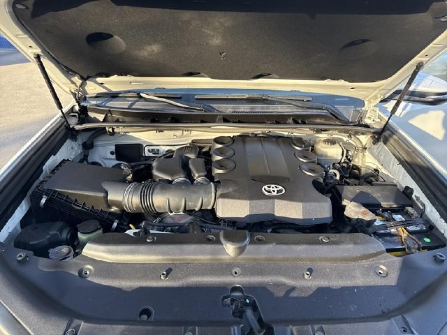 2015 White Toyota 4Runner (JTEZU5JR5F5) with an 6 4.0 L engine, Automatic transmission, located at 27610 S Dixie Hwy, Homestead, FL, 33032, (305) 749-2348, 25.510241, -80.438301 - KBB.com Best Resale Value Awards. Delivers 22 Highway MPG and 17 City MPG! This Toyota 4Runner boasts a Regular Unleaded V-6 4.0 L/241 engine powering this Automatic transmission. Window Grid Diversity Antenna, Variable Intermittent Wipers w/Heated Wiper Park, Valet Function.*This Toyota 4Runner Com - Photo#9