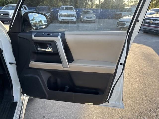 2015 White Toyota 4Runner (JTEZU5JR5F5) with an 6 4.0 L engine, Automatic transmission, located at 27610 S Dixie Hwy, Homestead, FL, 33032, (305) 749-2348, 25.510241, -80.438301 - KBB.com Best Resale Value Awards. Delivers 22 Highway MPG and 17 City MPG! This Toyota 4Runner boasts a Regular Unleaded V-6 4.0 L/241 engine powering this Automatic transmission. Window Grid Diversity Antenna, Variable Intermittent Wipers w/Heated Wiper Park, Valet Function.*This Toyota 4Runner Com - Photo#16