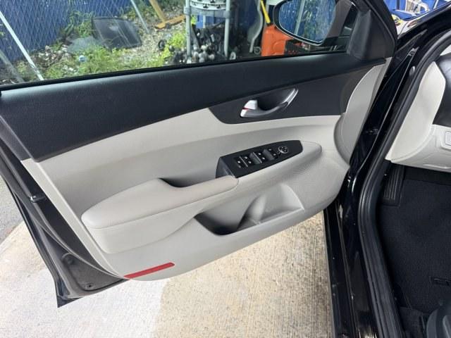 2019 Aurora Black /Gray Kia Forte (3KPF24AD1KE) with an 4 2.0 L engine, Variable transmission, located at 27610 S Dixie Hwy, Homestead, FL, 33032, (305) 749-2348, 25.510241, -80.438301 - KBB.com 10 Best Sedans Under $30,000. Scores 40 Highway MPG and 30 City MPG! This Kia Forte delivers a Regular Unleaded I-4 2.0 L/122 engine powering this Variable transmission. CARPETED FLOOR MATS, CARGO NET, AURORA BLACK.*This Kia Forte Comes Equipped with These Options *Woven Cloth Seat Trim, Wir - Photo#12