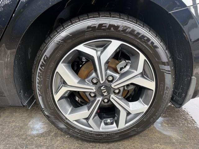 2019 Aurora Black /Gray Kia Forte (3KPF24AD1KE) with an 4 2.0 L engine, Variable transmission, located at 27610 S Dixie Hwy, Homestead, FL, 33032, (305) 749-2348, 25.510241, -80.438301 - KBB.com 10 Best Sedans Under $30,000. Scores 40 Highway MPG and 30 City MPG! This Kia Forte delivers a Regular Unleaded I-4 2.0 L/122 engine powering this Variable transmission. CARPETED FLOOR MATS, CARGO NET, AURORA BLACK.*This Kia Forte Comes Equipped with These Options *Woven Cloth Seat Trim, Wir - Photo#14