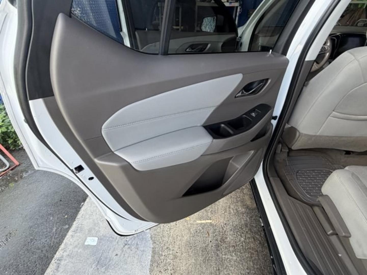 2021 Iridescent Pearl Tricoat /Dark Atmosphere/Medium Ash Gray Chevrolet Traverse (1GNEVGKW0MJ) with an 6 3.6L engine, Automatic transmission, located at 27610 S Dixie Hwy, Homestead, FL, 33032, (305) 749-2348, 25.510241, -80.438301 - IIHS Top Safety Pick with optional front crash prevention and specific headlights. Scores 25 Highway MPG and 17 City MPG! This Chevrolet Traverse boasts a Gas V6 3.6L/217 engine powering this Automatic transmission. WHEELS, 18 (45.7 CM) BRIGHT SILVER PAINTED ALUMINUM (STD), TRANSMISSION, 9-SPEED AUT - Photo#13