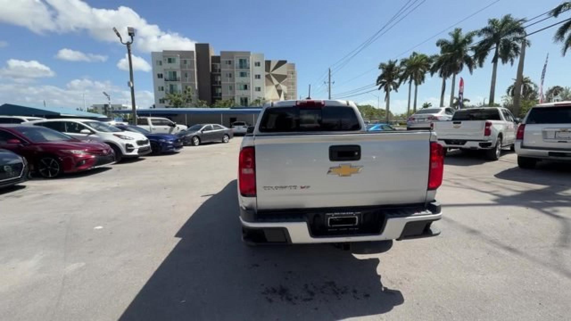 2018 Silver Ice Metallic /Jet Black Chevrolet Colorado (1GCGSDEN4J1) with an 6 3.6L engine, Automatic transmission, located at 27610 S Dixie Hwy, Homestead, FL, 33032, (305) 749-2348, 25.510241, -80.438301 - KBB.com Best Resale Value Awards. Boasts 25 Highway MPG and 18 City MPG! This Chevrolet Colorado delivers a Gas V6 3.6L/ engine powering this Automatic transmission. Z71 PREFERRED EQUIPMENT GROUP includes standard equipment, TRANSMISSION, 8-SPEED AUTOMATIC, TRAILERING PACKAGE, HEAVY-DUTY includes tr - Photo#3