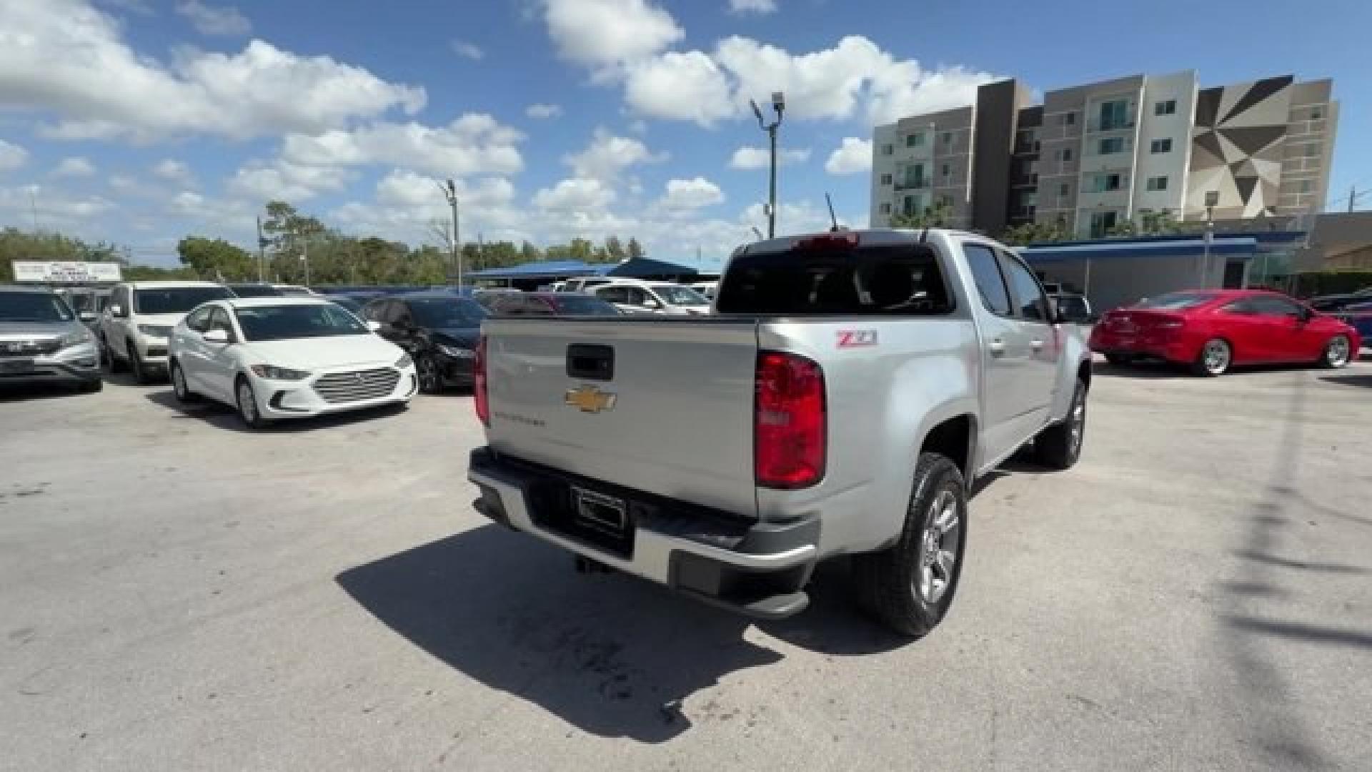 2018 Silver Ice Metallic /Jet Black Chevrolet Colorado (1GCGSDEN4J1) with an 6 3.6L engine, Automatic transmission, located at 27610 S Dixie Hwy, Homestead, FL, 33032, (305) 749-2348, 25.510241, -80.438301 - KBB.com Best Resale Value Awards. Boasts 25 Highway MPG and 18 City MPG! This Chevrolet Colorado delivers a Gas V6 3.6L/ engine powering this Automatic transmission. Z71 PREFERRED EQUIPMENT GROUP includes standard equipment, TRANSMISSION, 8-SPEED AUTOMATIC, TRAILERING PACKAGE, HEAVY-DUTY includes tr - Photo#4