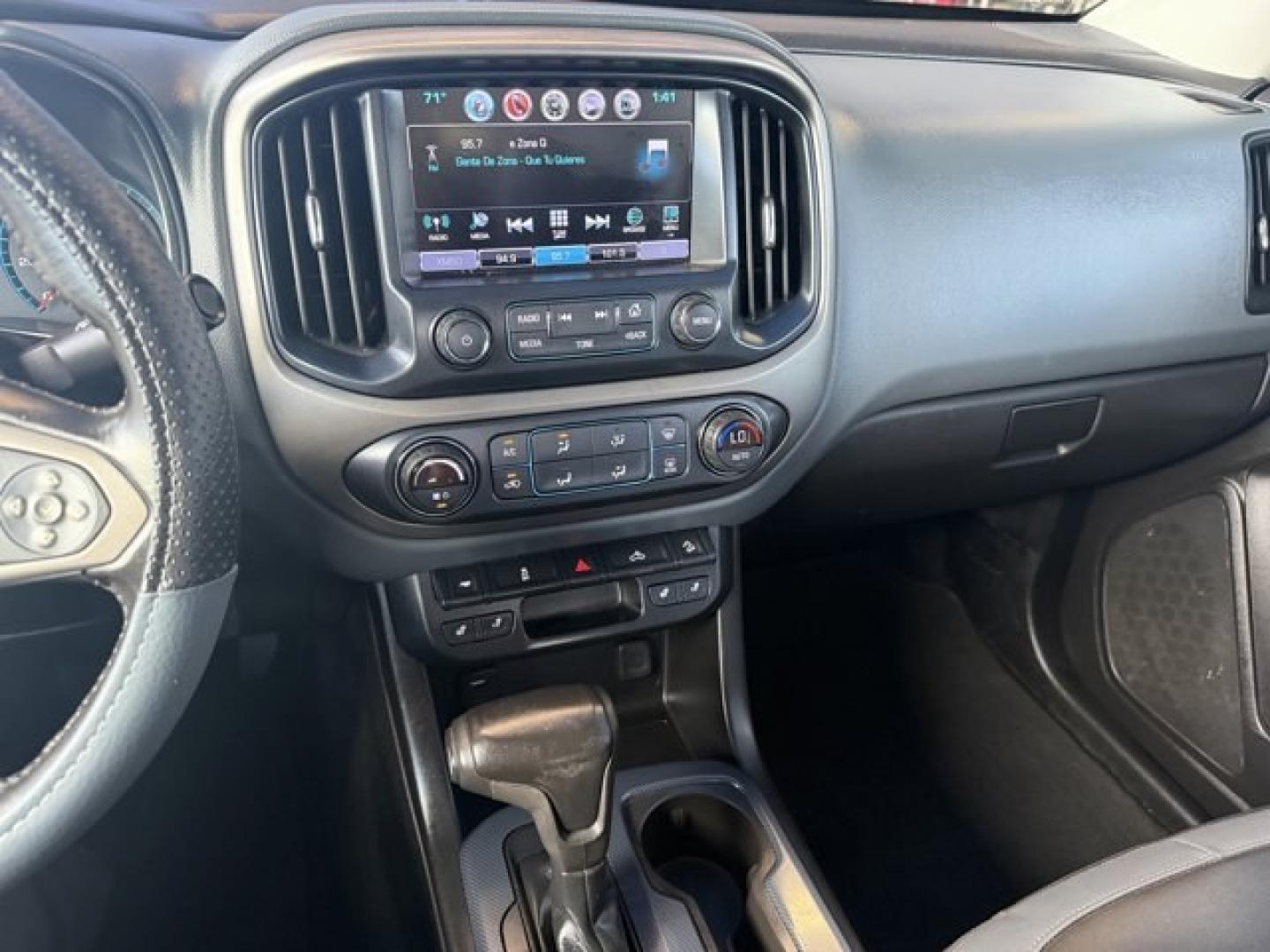 2018 Silver Ice Metallic /Jet Black Chevrolet Colorado (1GCGSDEN4J1) with an 6 3.6L engine, Automatic transmission, located at 27610 S Dixie Hwy, Homestead, FL, 33032, (305) 749-2348, 25.510241, -80.438301 - KBB.com Best Resale Value Awards. Boasts 25 Highway MPG and 18 City MPG! This Chevrolet Colorado delivers a Gas V6 3.6L/ engine powering this Automatic transmission. Z71 PREFERRED EQUIPMENT GROUP includes standard equipment, TRANSMISSION, 8-SPEED AUTOMATIC, TRAILERING PACKAGE, HEAVY-DUTY includes tr - Photo#9