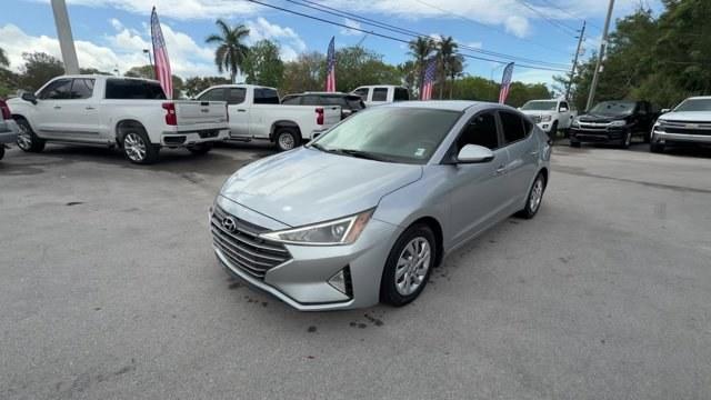 2020 Stellar Silver /Gray Hyundai Elantra (KMHD74LF3LU) with an 4 2.0 L engine, Variable transmission, located at 27610 S Dixie Hwy, Homestead, FL, 33032, (305) 749-2348, 25.510241, -80.438301 - Boasts 40 Highway MPG and 30 City MPG! This Hyundai Elantra boasts a Regular Unleaded I-4 2.0 L/122 engine powering this Variable transmission. REAR BUMPER APPLIQUE, OPTION GROUP 01 -inc: standard equipment, MUDGUARDS.*This Hyundai Elantra Comes Equipped with These Options *GRAY, PREMIUM CLOTH SEAT - Photo#0