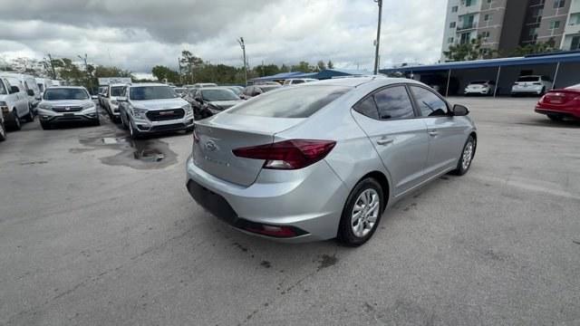2020 Stellar Silver /Gray Hyundai Elantra (KMHD74LF3LU) with an 4 2.0 L engine, Variable transmission, located at 27610 S Dixie Hwy, Homestead, FL, 33032, (305) 749-2348, 25.510241, -80.438301 - Boasts 40 Highway MPG and 30 City MPG! This Hyundai Elantra boasts a Regular Unleaded I-4 2.0 L/122 engine powering this Variable transmission. REAR BUMPER APPLIQUE, OPTION GROUP 01 -inc: standard equipment, MUDGUARDS.*This Hyundai Elantra Comes Equipped with These Options *GRAY, PREMIUM CLOTH SEAT - Photo#4