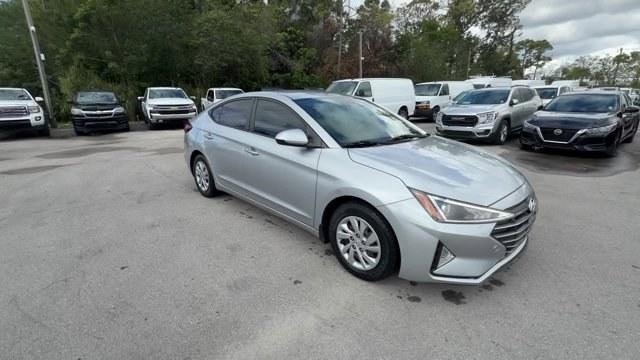2020 Stellar Silver /Gray Hyundai Elantra (KMHD74LF3LU) with an 4 2.0 L engine, Variable transmission, located at 27610 S Dixie Hwy, Homestead, FL, 33032, (305) 749-2348, 25.510241, -80.438301 - Boasts 40 Highway MPG and 30 City MPG! This Hyundai Elantra boasts a Regular Unleaded I-4 2.0 L/122 engine powering this Variable transmission. REAR BUMPER APPLIQUE, OPTION GROUP 01 -inc: standard equipment, MUDGUARDS.*This Hyundai Elantra Comes Equipped with These Options *GRAY, PREMIUM CLOTH SEAT - Photo#6