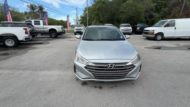 2020 Stellar Silver /Gray Hyundai Elantra (KMHD74LF3LU) with an 4 2.0 L engine, Variable transmission, located at 27610 S Dixie Hwy, Homestead, FL, 33032, (305) 749-2348, 25.510241, -80.438301 - Boasts 40 Highway MPG and 30 City MPG! This Hyundai Elantra boasts a Regular Unleaded I-4 2.0 L/122 engine powering this Variable transmission. REAR BUMPER APPLIQUE, OPTION GROUP 01 -inc: standard equipment, MUDGUARDS.*This Hyundai Elantra Comes Equipped with These Options *GRAY, PREMIUM CLOTH SEAT - Photo#7