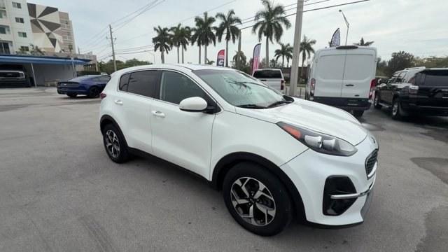 2021 Clear White /Black Kia Sportage (KNDPM3AC7M7) with an 4 2.4 L engine, Automatic transmission, located at 27610 S Dixie Hwy, Homestead, FL, 33032, (305) 749-2348, 25.510241, -80.438301 - Delivers 30 Highway MPG and 23 City MPG! This Kia Sportage delivers a Regular Unleaded I-4 2.4 L/144 engine powering this Automatic transmission. CLEAR WHITE, CARPET FLOOR MATS, BLACK, UPGRADED CLOTH SEAT TRIM -inc: YES Essentials.*This Kia Sportage Comes Equipped with These Options *BLACK, CLOTH SE - Photo#6