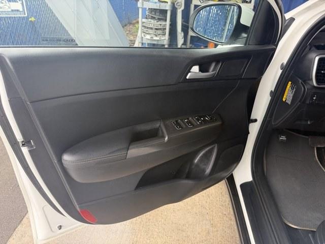 2021 Clear White /Black Kia Sportage (KNDPM3AC7M7) with an 4 2.4 L engine, Automatic transmission, located at 27610 S Dixie Hwy, Homestead, FL, 33032, (305) 749-2348, 25.510241, -80.438301 - Delivers 30 Highway MPG and 23 City MPG! This Kia Sportage delivers a Regular Unleaded I-4 2.4 L/144 engine powering this Automatic transmission. CLEAR WHITE, CARPET FLOOR MATS, BLACK, UPGRADED CLOTH SEAT TRIM -inc: YES Essentials.*This Kia Sportage Comes Equipped with These Options *BLACK, CLOTH SE - Photo#9