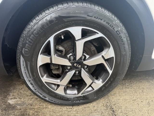 2021 Clear White /Black Kia Sportage (KNDPM3AC7M7) with an 4 2.4 L engine, Automatic transmission, located at 27610 S Dixie Hwy, Homestead, FL, 33032, (305) 749-2348, 25.510241, -80.438301 - Delivers 30 Highway MPG and 23 City MPG! This Kia Sportage delivers a Regular Unleaded I-4 2.4 L/144 engine powering this Automatic transmission. CLEAR WHITE, CARPET FLOOR MATS, BLACK, UPGRADED CLOTH SEAT TRIM -inc: YES Essentials.*This Kia Sportage Comes Equipped with These Options *BLACK, CLOTH SE - Photo#13