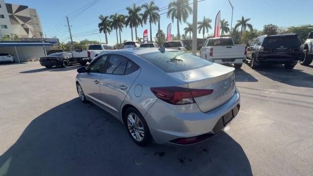 2020 Stellar Silver /Black Hyundai Elantra (KMHD84LF4LU) with an 4 2.0 L engine, Variable transmission, located at 27610 S Dixie Hwy, Homestead, FL, 33032, (305) 749-2348, 25.510241, -80.438301 - Delivers 40 Highway MPG and 30 City MPG! This Hyundai Elantra boasts a Regular Unleaded I-4 2.0 L/122 engine powering this Variable transmission. WHEEL LOCKS, STELLAR SILVER, REVERSIBLE CARGO TRAY.* This Hyundai Elantra Features the Following Options *REAR BUMPER APPLIQUE, OPTION GROUP 01 -inc: stan - Photo#2