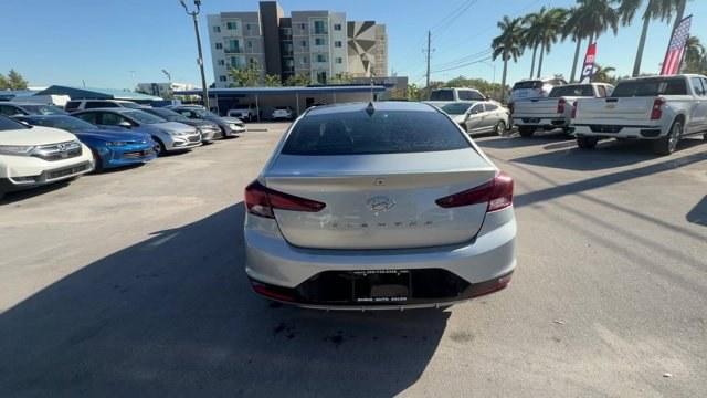 2020 Stellar Silver /Black Hyundai Elantra (KMHD84LF4LU) with an 4 2.0 L engine, Variable transmission, located at 27610 S Dixie Hwy, Homestead, FL, 33032, (305) 749-2348, 25.510241, -80.438301 - Delivers 40 Highway MPG and 30 City MPG! This Hyundai Elantra boasts a Regular Unleaded I-4 2.0 L/122 engine powering this Variable transmission. WHEEL LOCKS, STELLAR SILVER, REVERSIBLE CARGO TRAY.* This Hyundai Elantra Features the Following Options *REAR BUMPER APPLIQUE, OPTION GROUP 01 -inc: stan - Photo#3