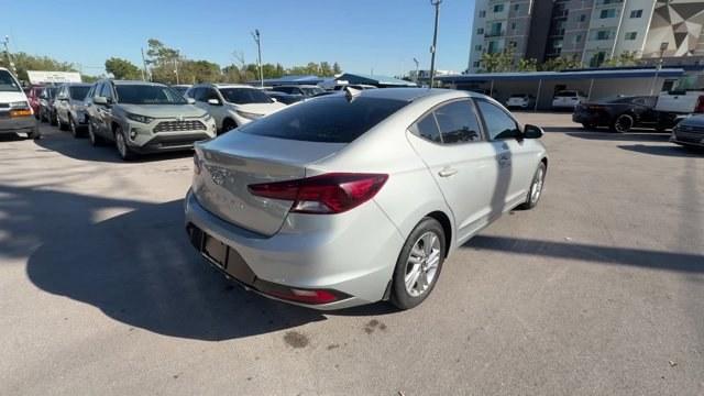 2020 Stellar Silver /Black Hyundai Elantra (KMHD84LF4LU) with an 4 2.0 L engine, Variable transmission, located at 27610 S Dixie Hwy, Homestead, FL, 33032, (305) 749-2348, 25.510241, -80.438301 - Delivers 40 Highway MPG and 30 City MPG! This Hyundai Elantra boasts a Regular Unleaded I-4 2.0 L/122 engine powering this Variable transmission. WHEEL LOCKS, STELLAR SILVER, REVERSIBLE CARGO TRAY.* This Hyundai Elantra Features the Following Options *REAR BUMPER APPLIQUE, OPTION GROUP 01 -inc: stan - Photo#4